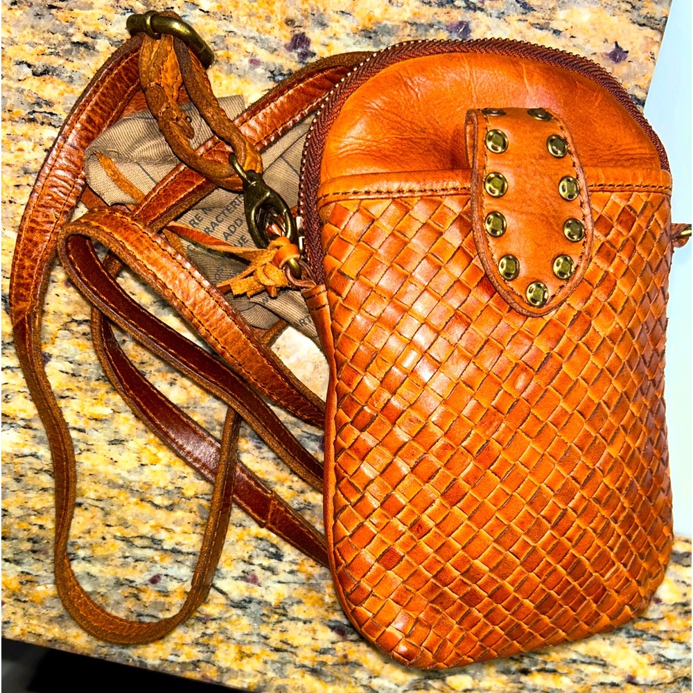 Brand New Vilenca Holland Genuine
Leather Zippered Wallet Phone Crossbody
Purse